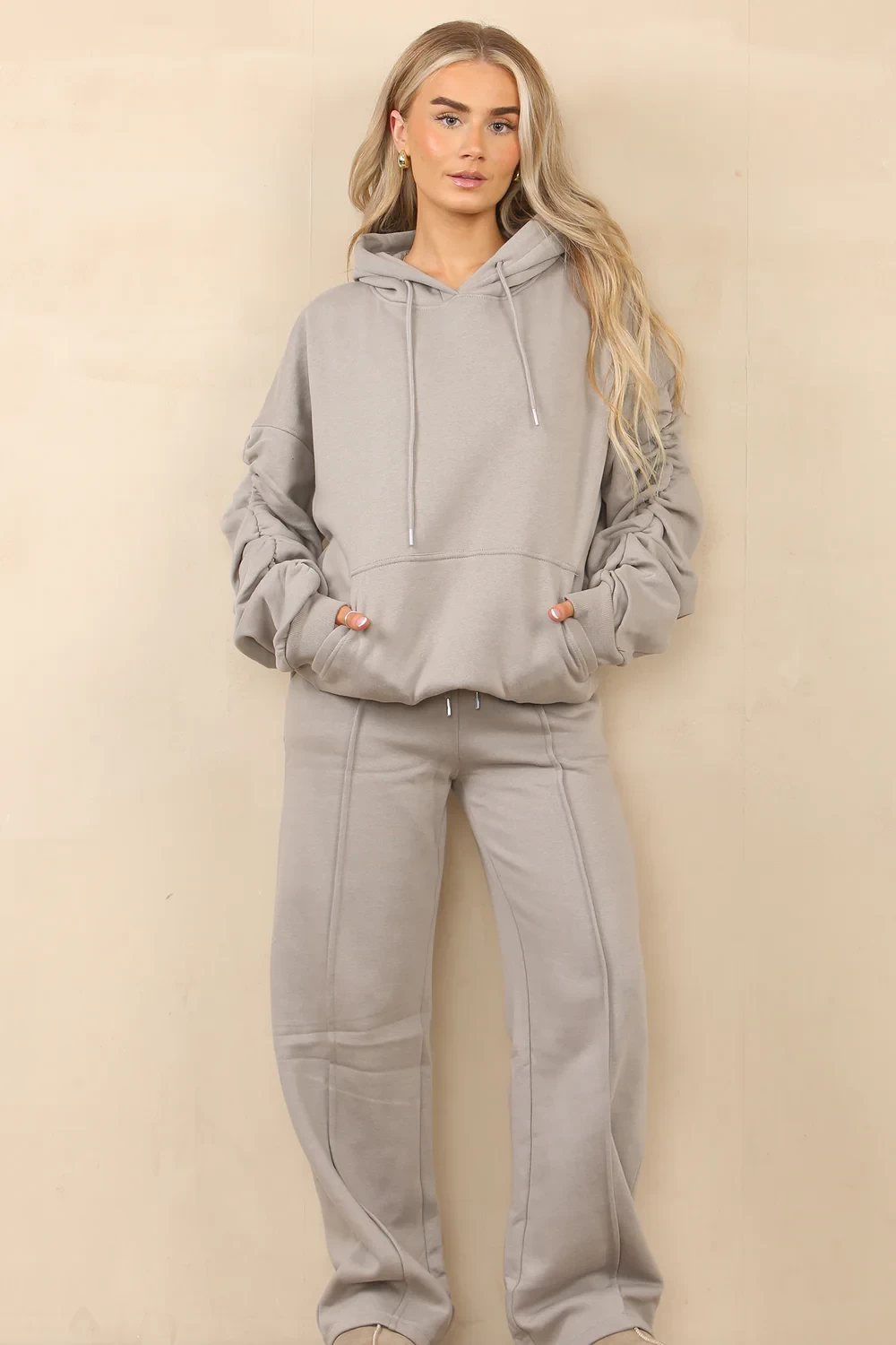 BELLA RUCHED SLEEVE HOODIE