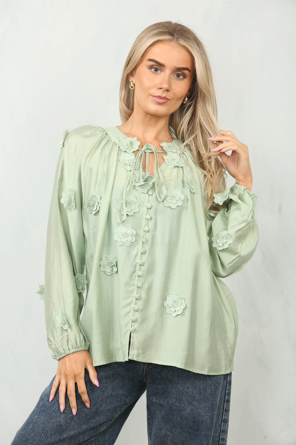 3D FLOWER DETAIL SHIRT