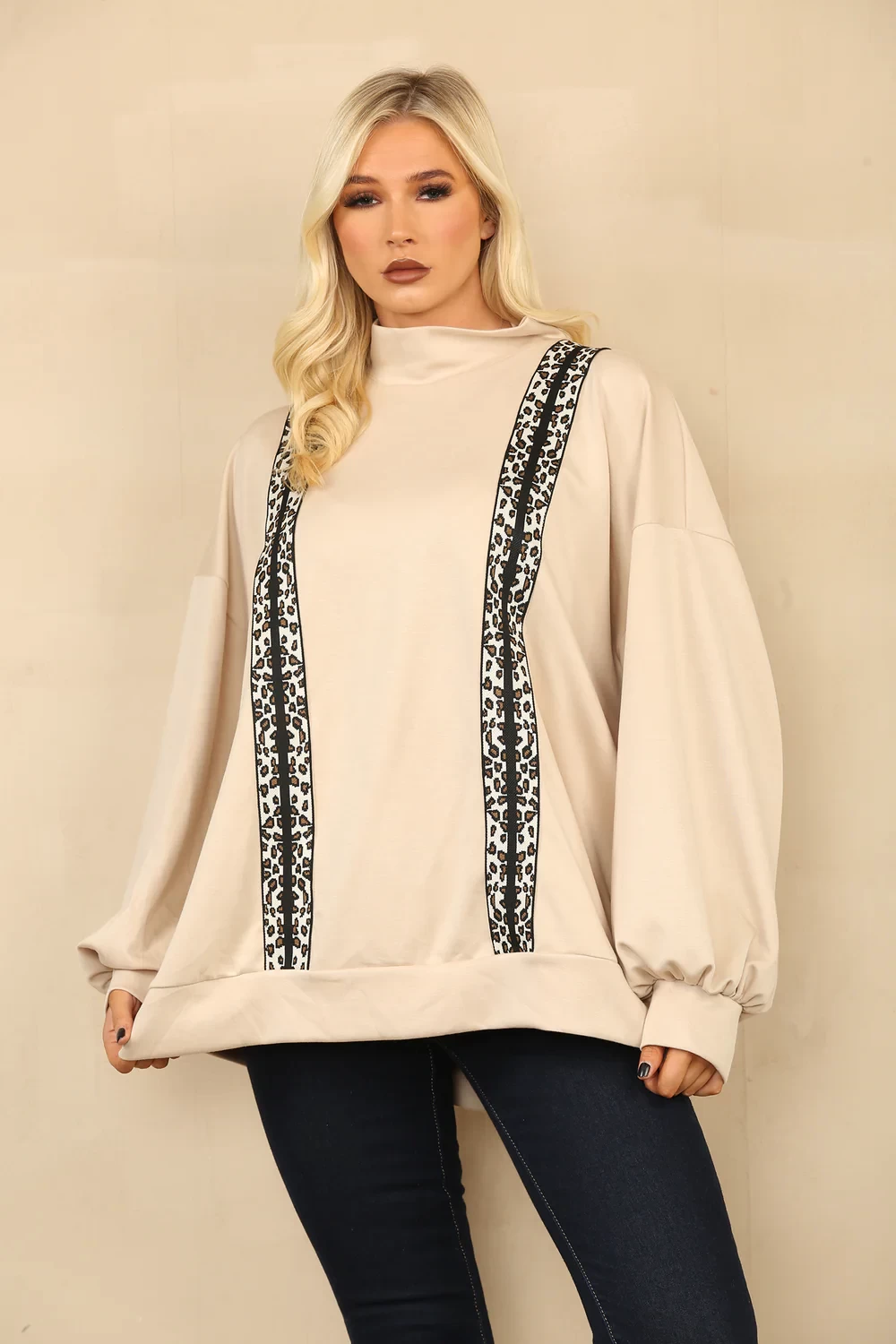 DETAIL LEOPARD TRIM SWEAT