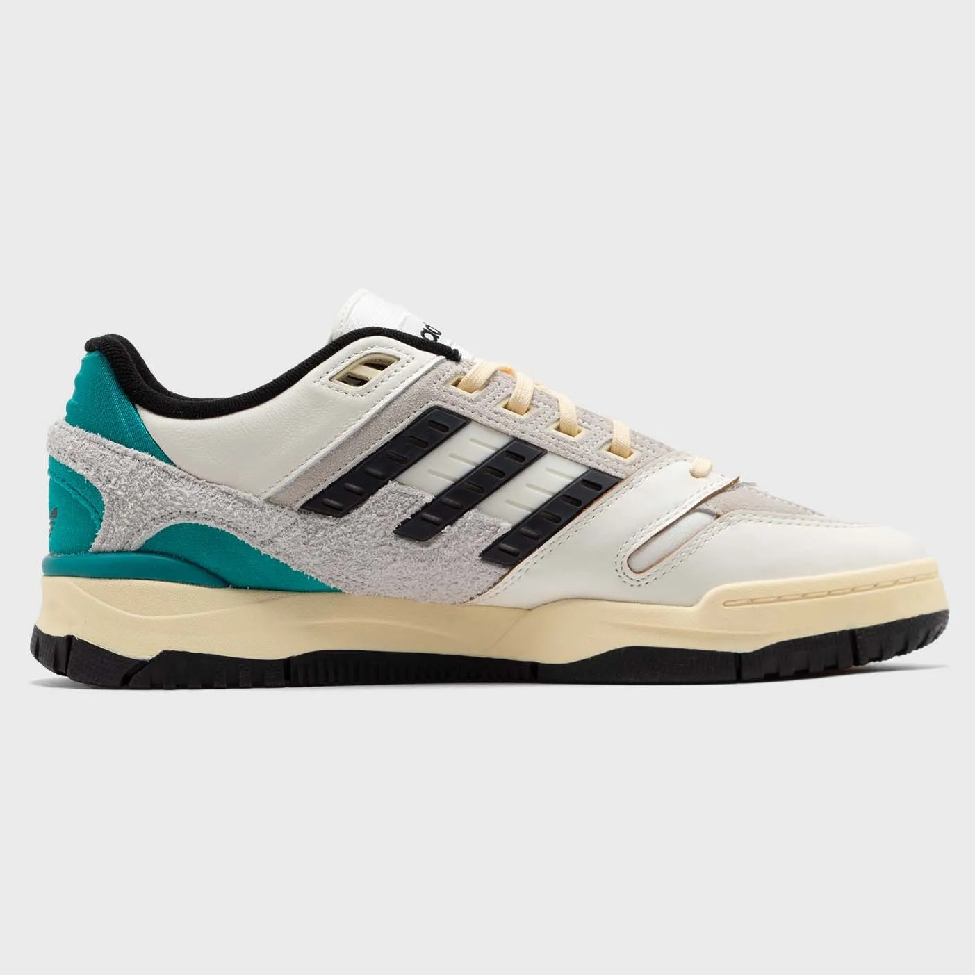 Adult’s Adidas ‘Artillery 24’ Trainers Off White Color
