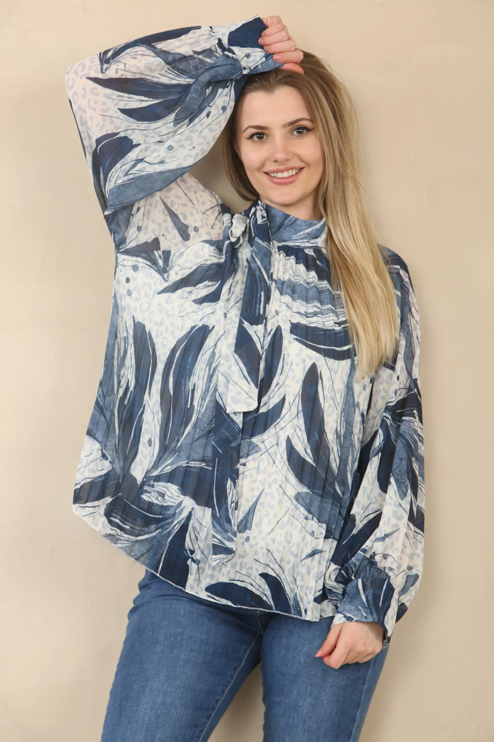 BOW PRINTED PLEATED TOP - BLUE
