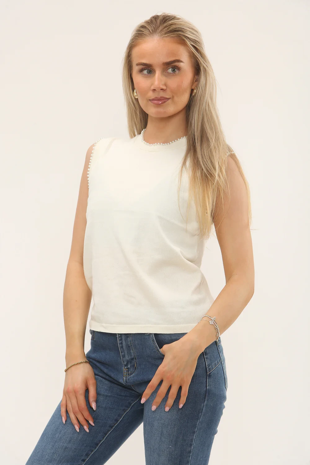 PEARL NECL & SLEEVE DETAIL TOP